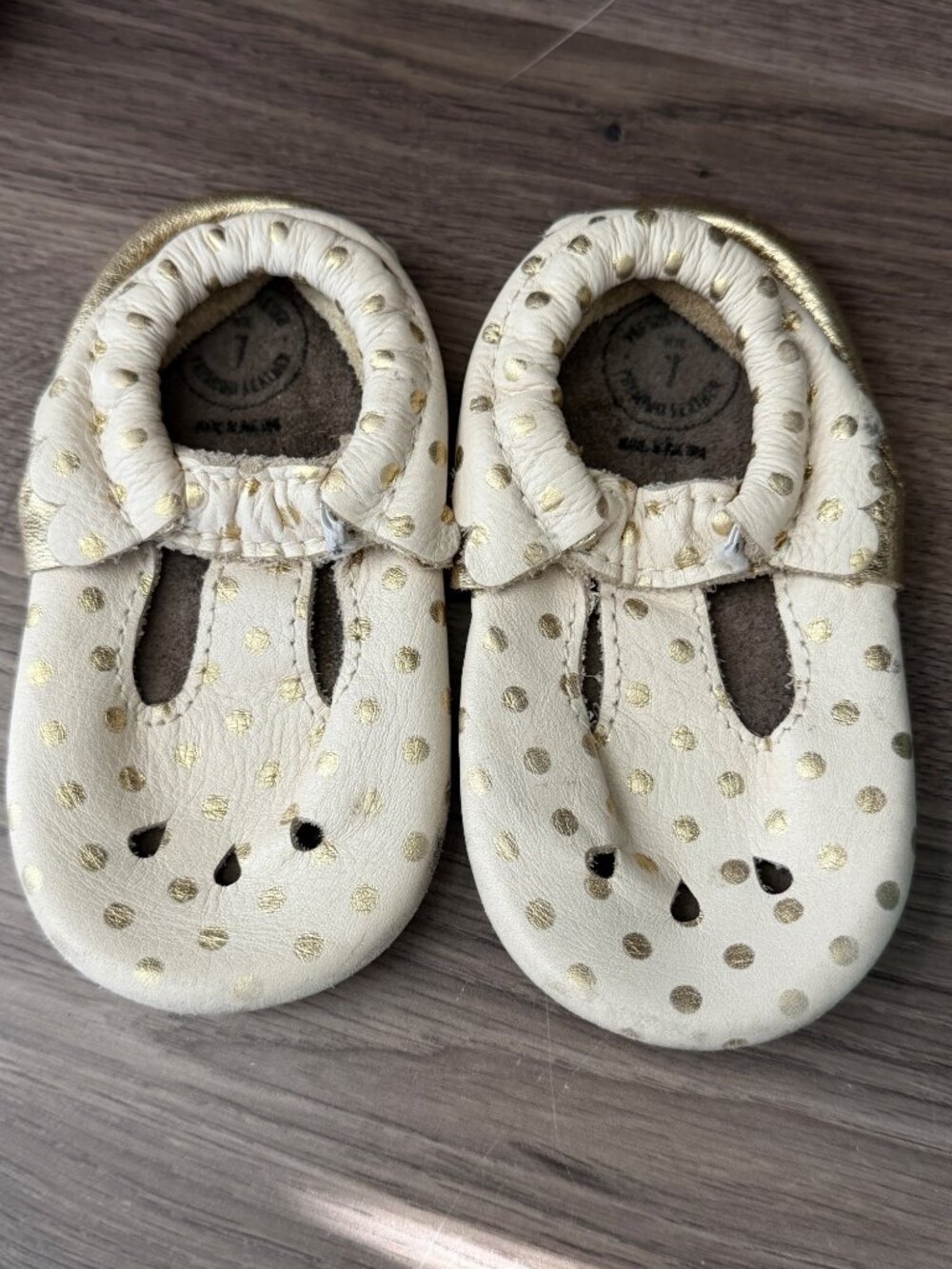 Freshly Picked Beige Gold Polka Dot Moccasin Hard Sole sz 7 Baby Toddler
